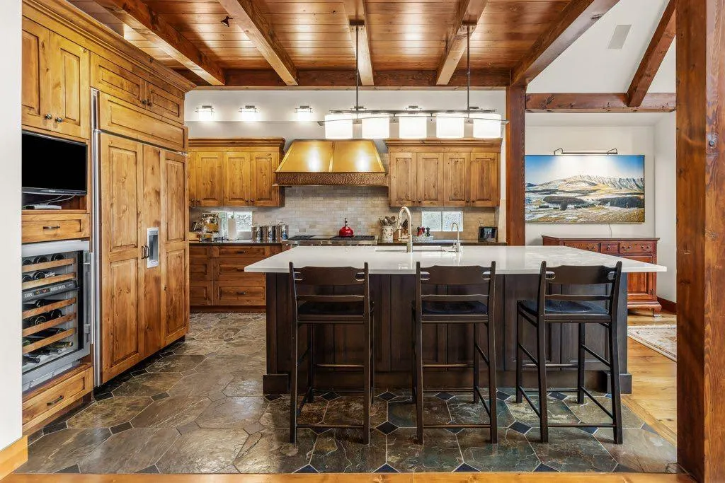 517 Silvertip Pointe