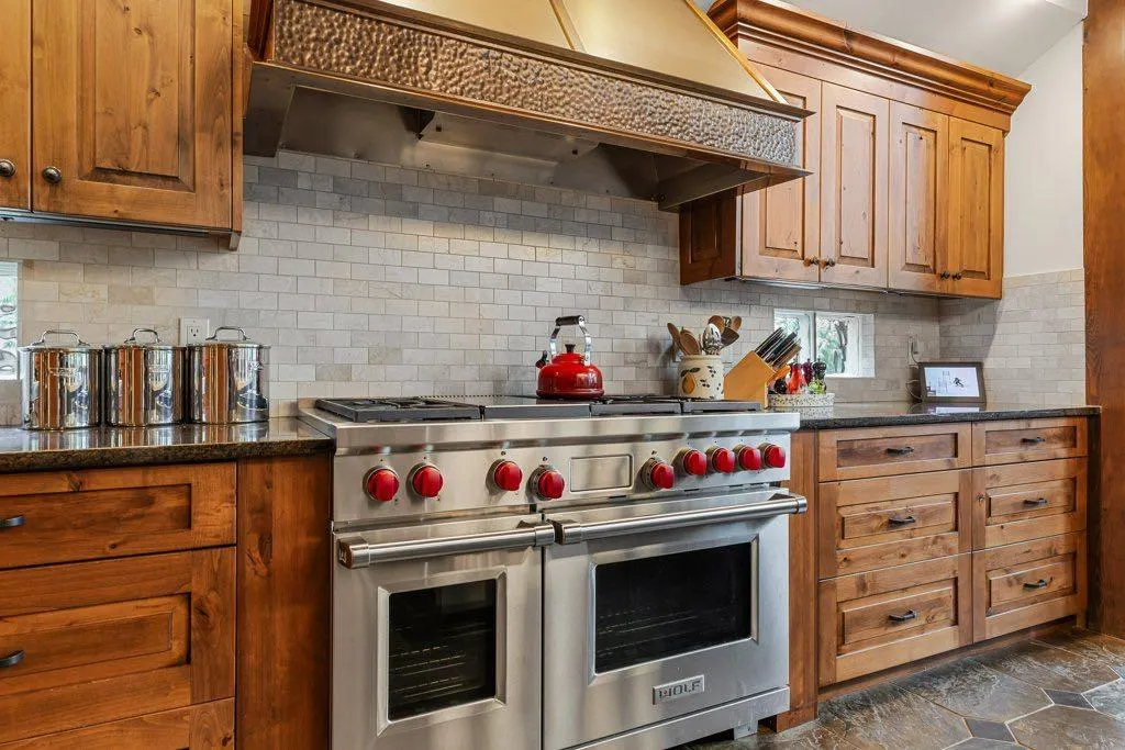 517 Silvertip Pointe