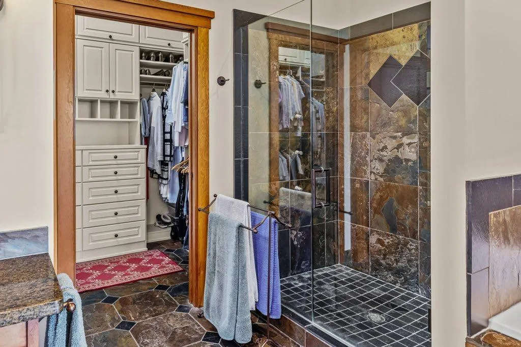 517 Silvertip Pointe