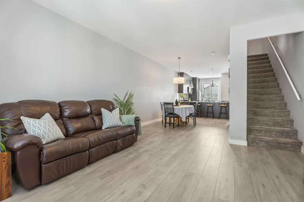 508 Drake Landing Wynd