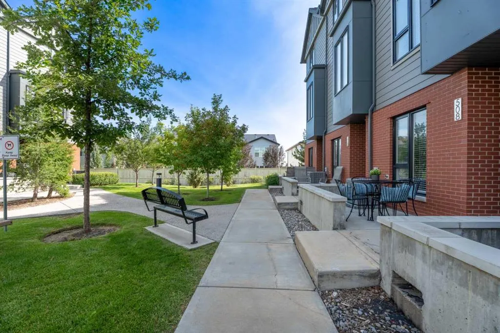 508 Drake Landing Wynd