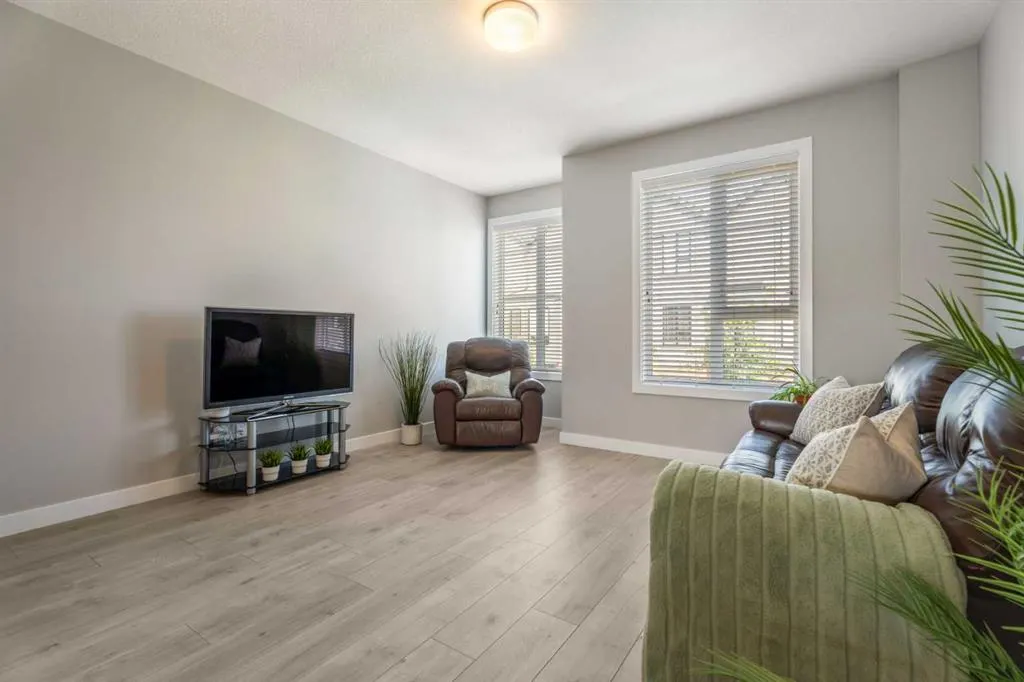 508 Drake Landing Wynd