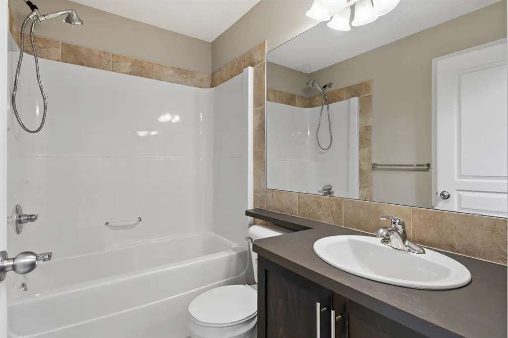 235 Auburn Bay Heights SE