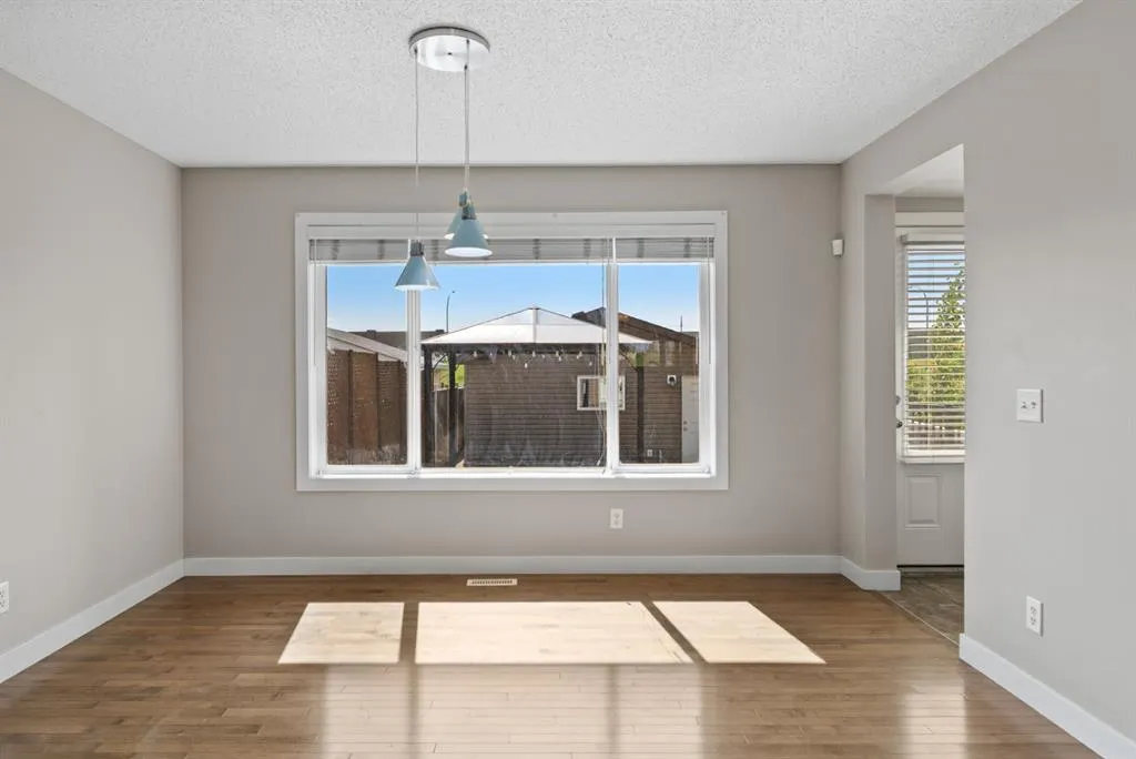 235 Auburn Bay Heights SE