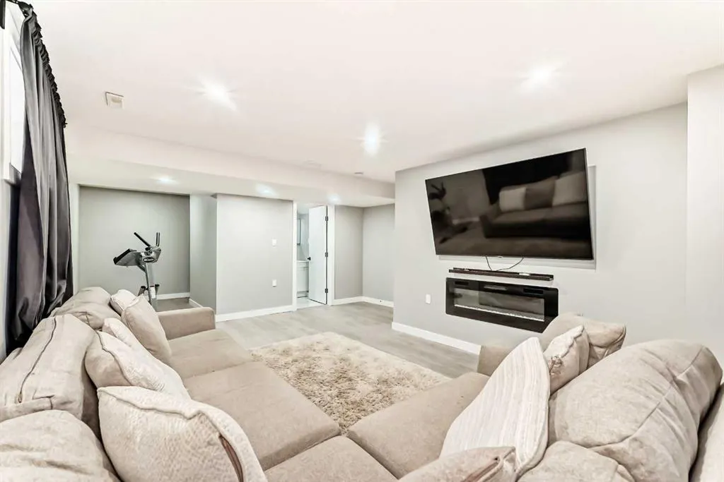 301 Brightonstone Green SE