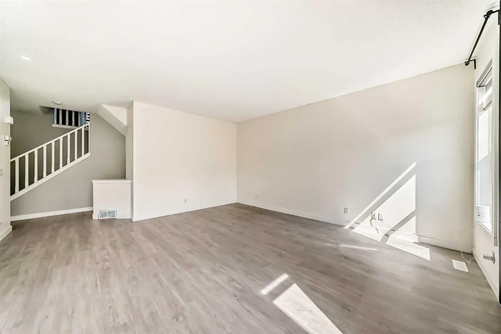 301 Brightonstone Green SE