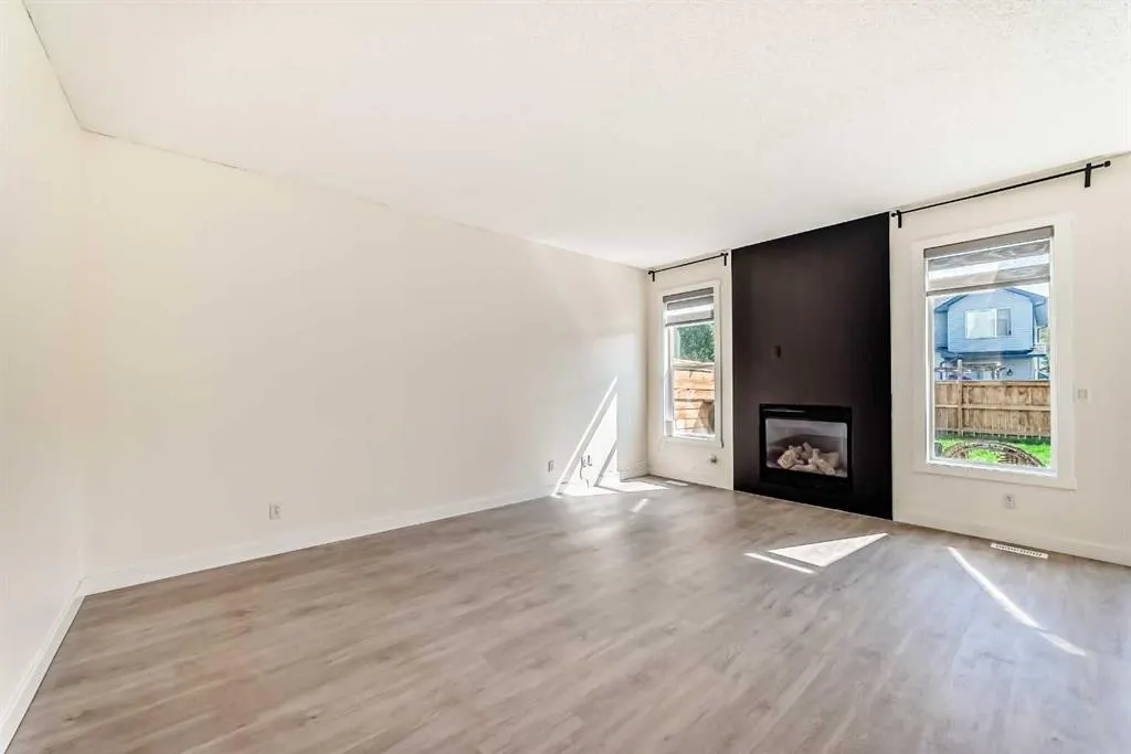 301 Brightonstone Green SE