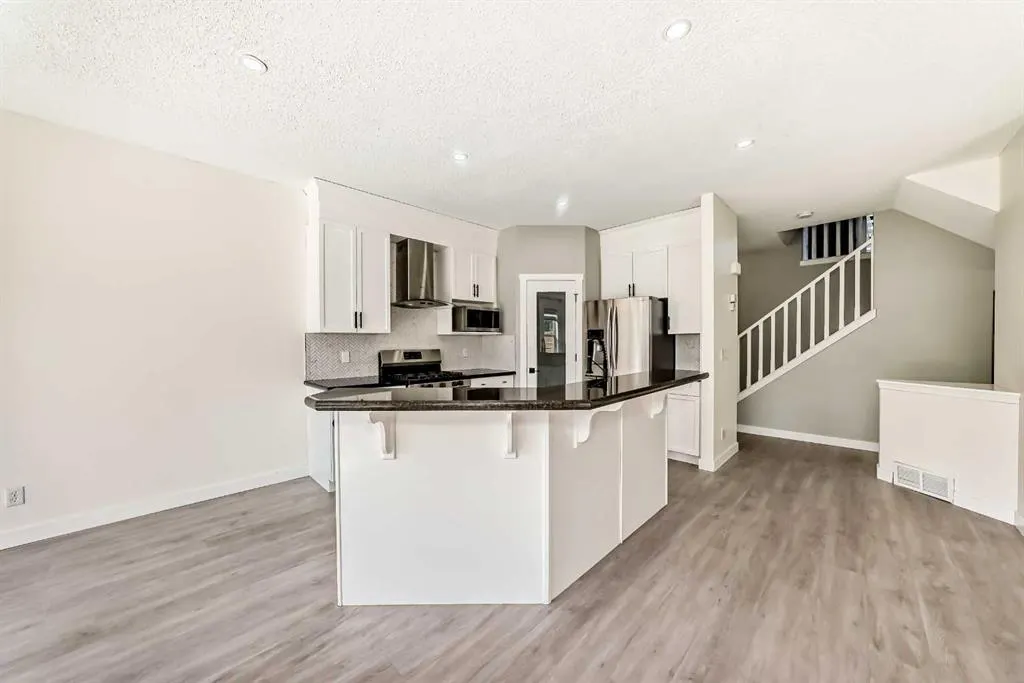 301 Brightonstone Green SE