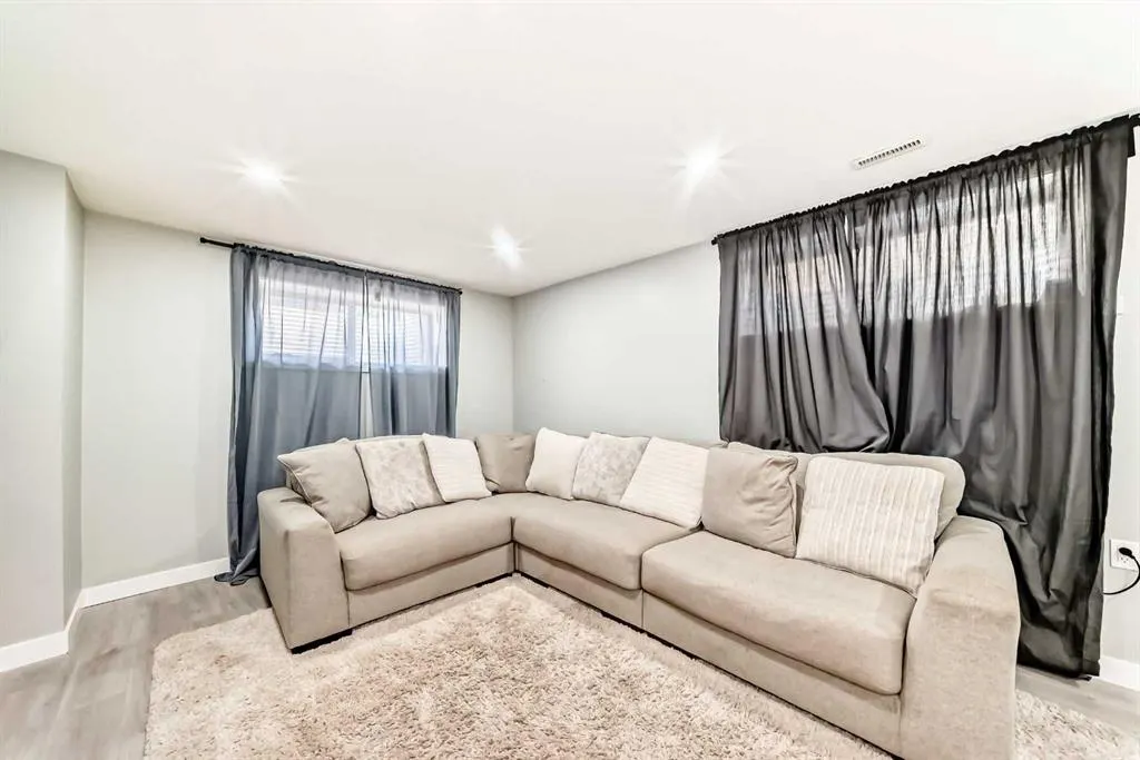 301 Brightonstone Green SE