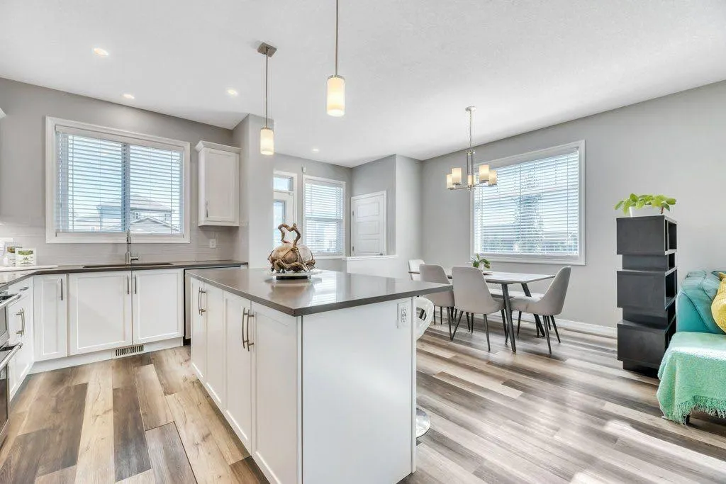 108 Evanston Hill NW