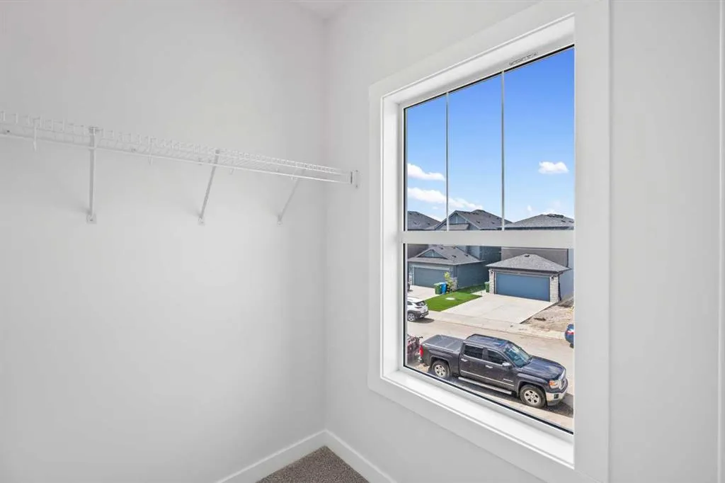 390 Corner Glen Way NE