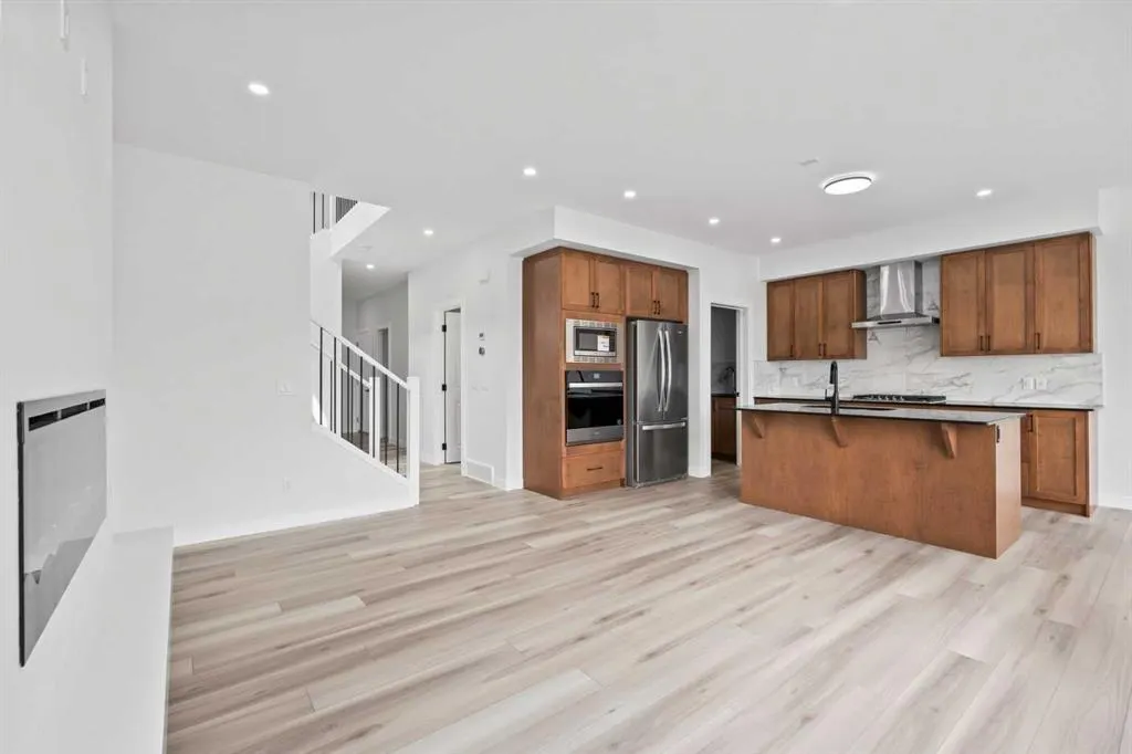 390 Corner Glen Way NE