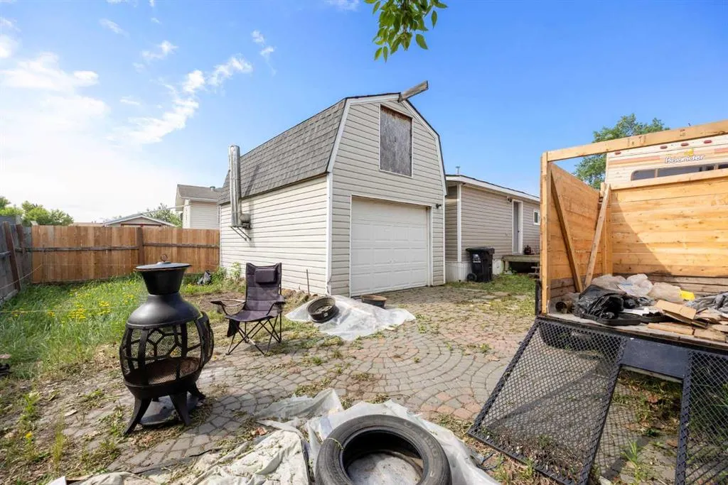 216 Grenfell Crescent
