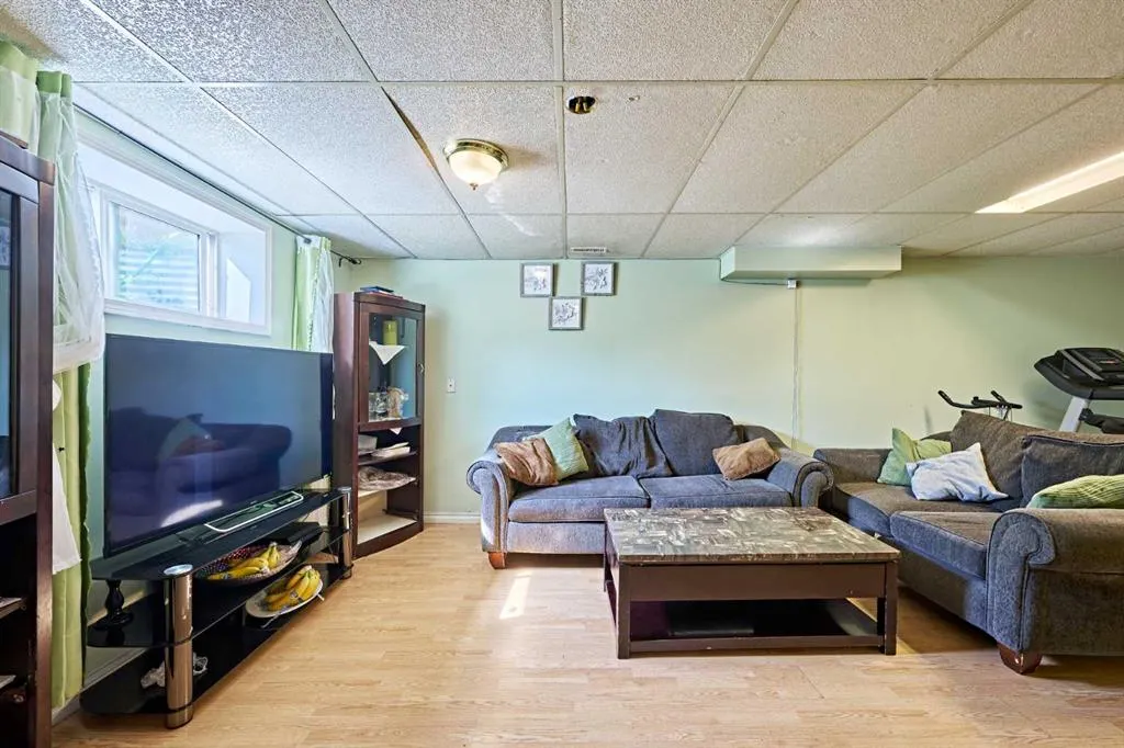 47 Doverglen Crescent SE