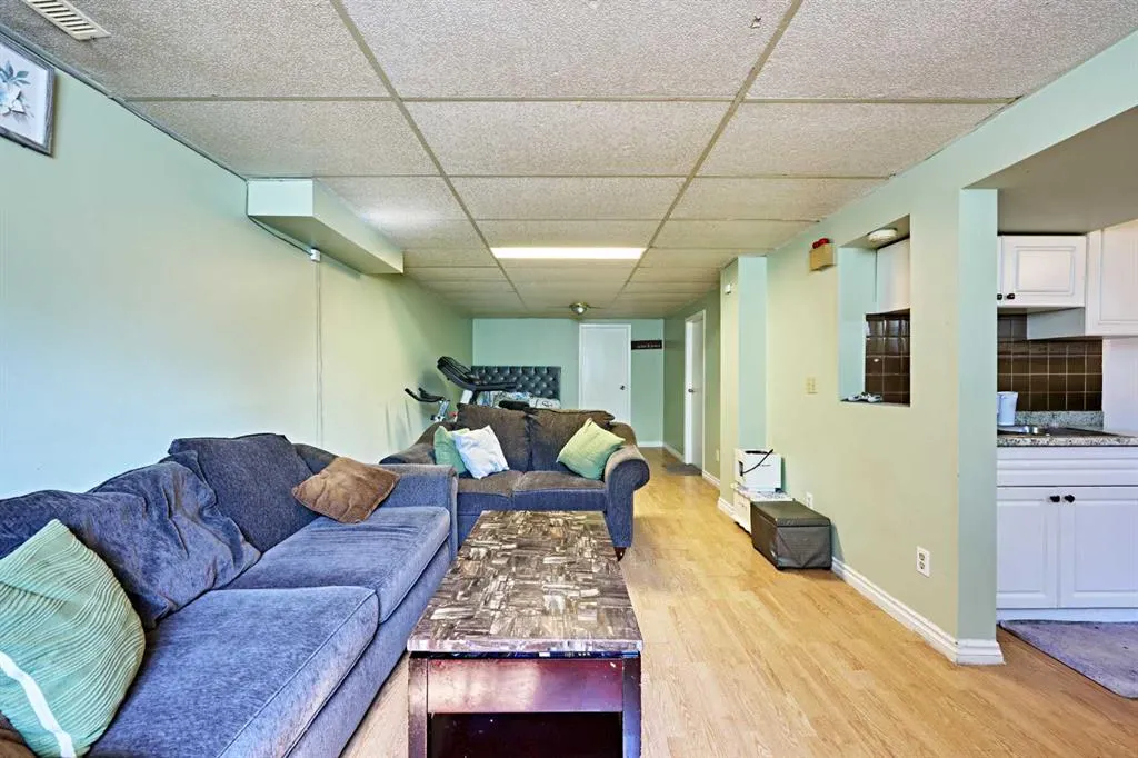 47 Doverglen Crescent SE