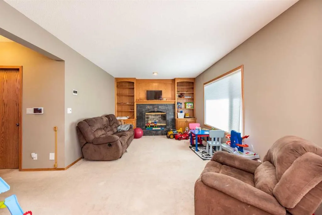 363 Hawktree Circle NW