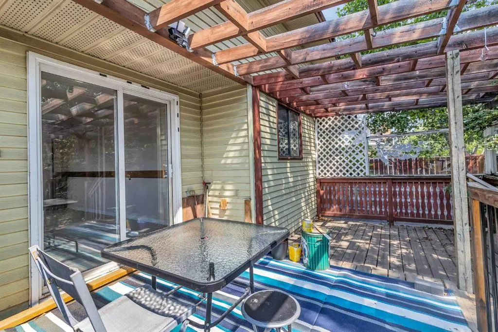 56 Castlefall Way NE