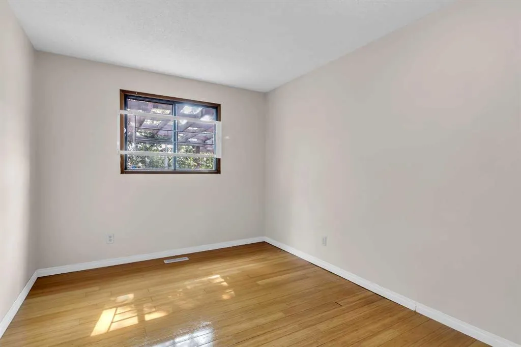 56 Castlefall Way NE