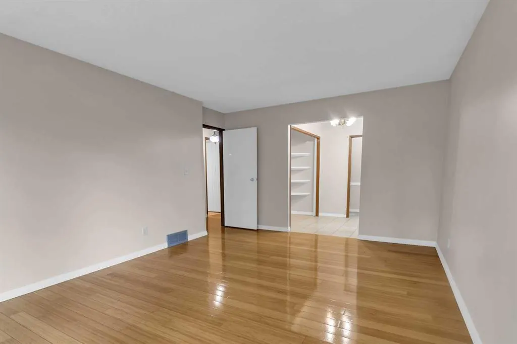 56 Castlefall Way NE