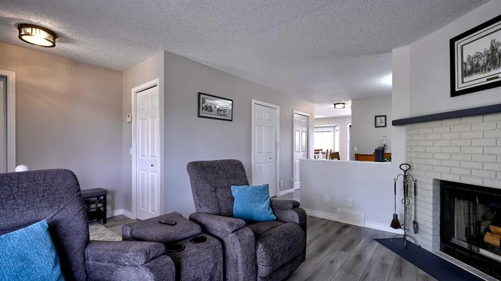 78 Athabasca Crescent