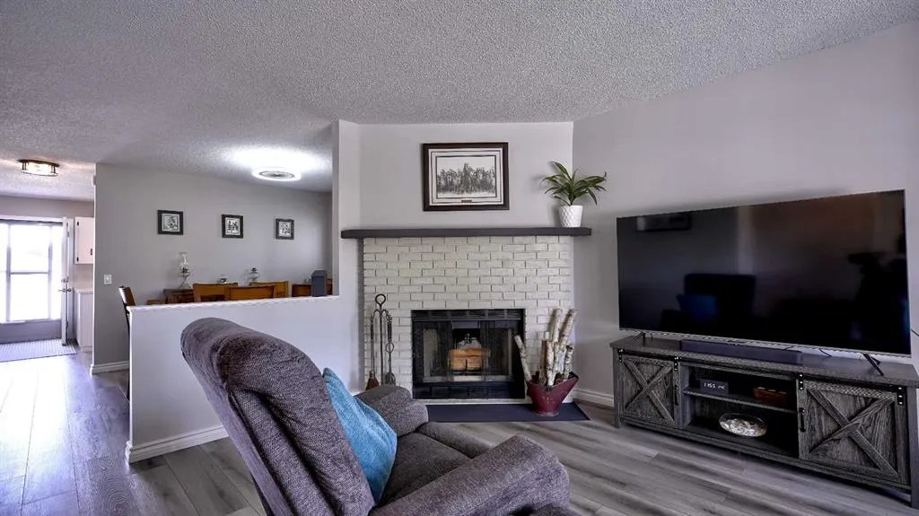 78 Athabasca Crescent
