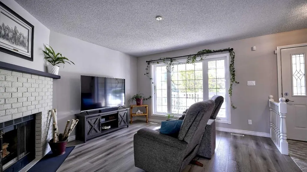 78 Athabasca Crescent