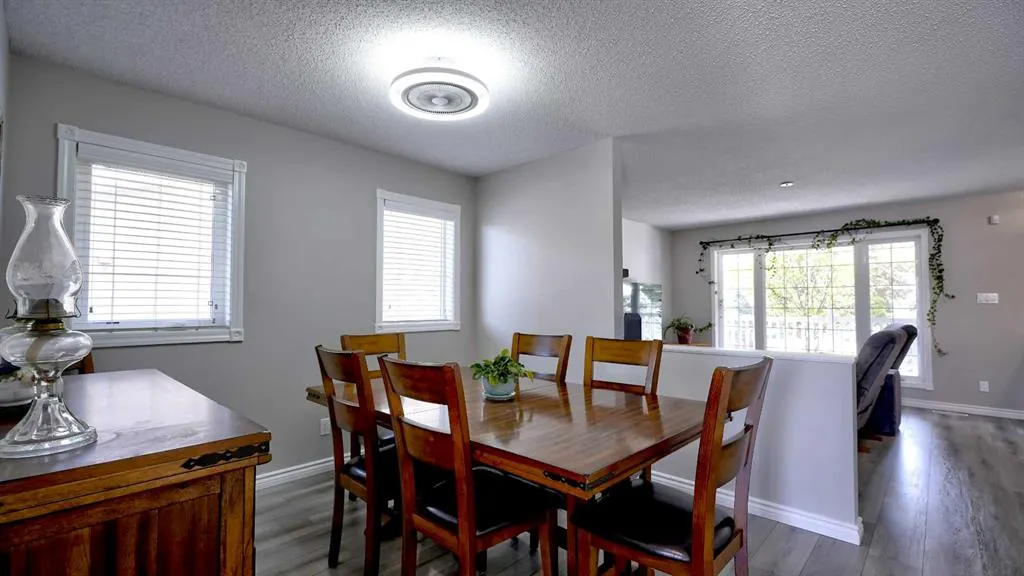 78 Athabasca Crescent