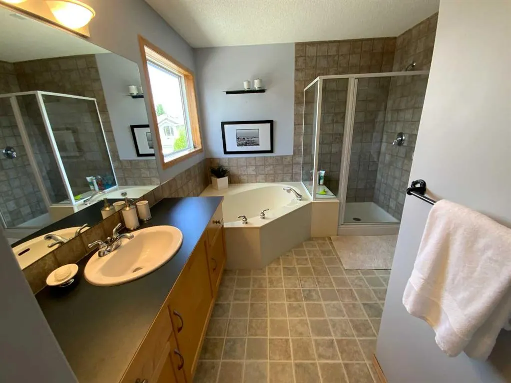 172 Tuscany Meadows Heath NW