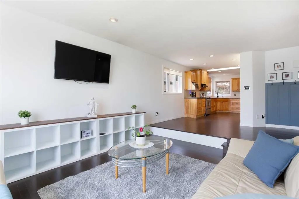 123 Woodbend Way