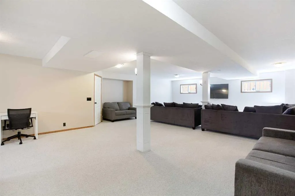 123 Woodbend Way