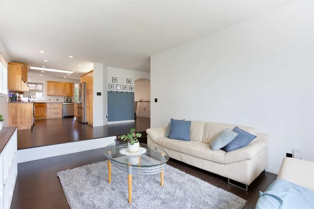 123 Woodbend Way