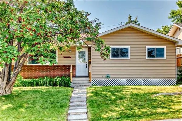 631 Hunts Crescent NW