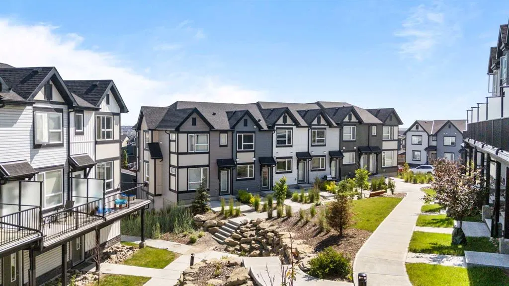 16 Evanscrest Park NW, #310