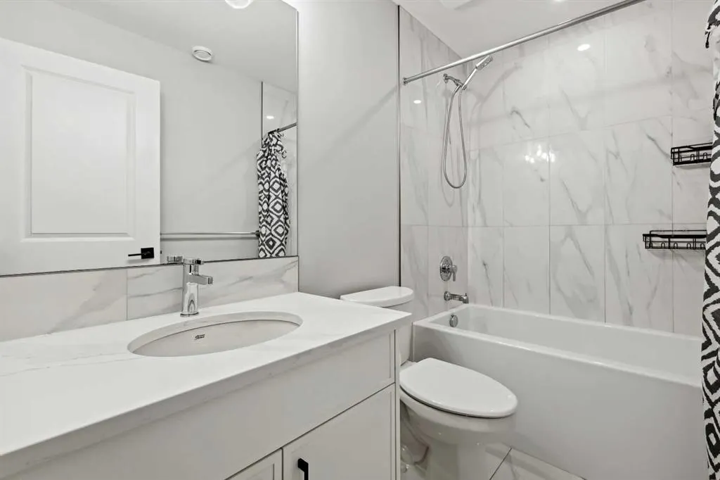 537 Marine Drive SE