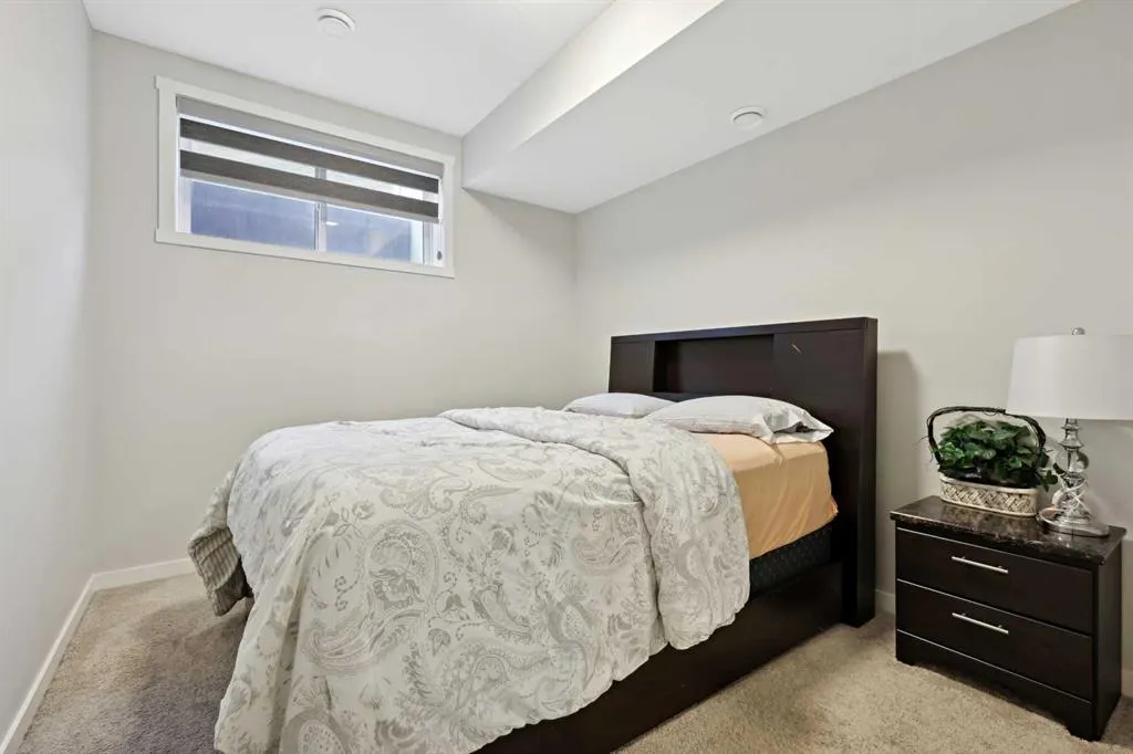 537 Marine Drive SE