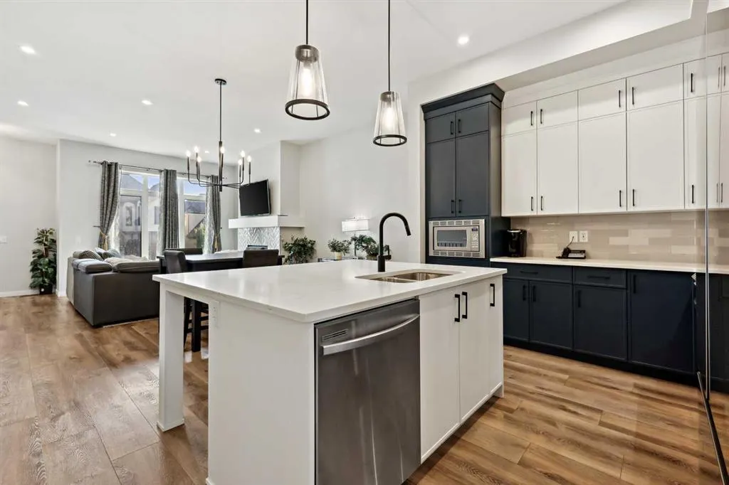 537 Marine Drive SE