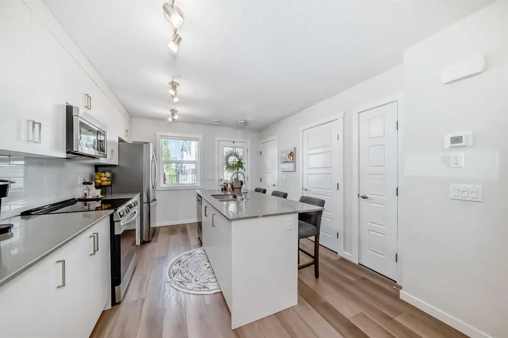 312 Cranbrook Square SE