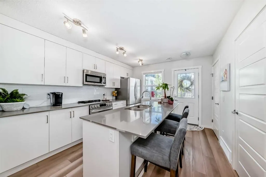 312 Cranbrook Square SE