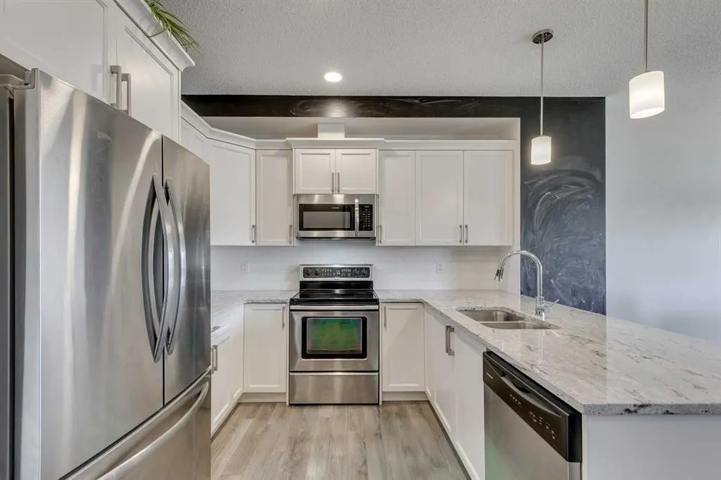 305 Heartland Crescent