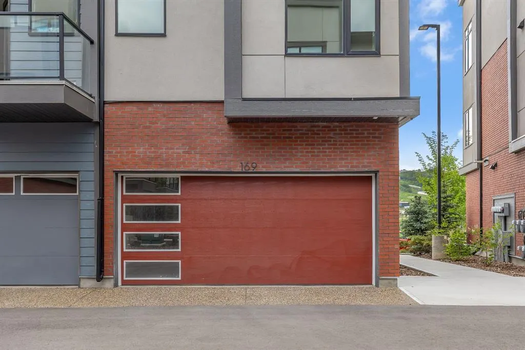 169 Greenbriar Place NW