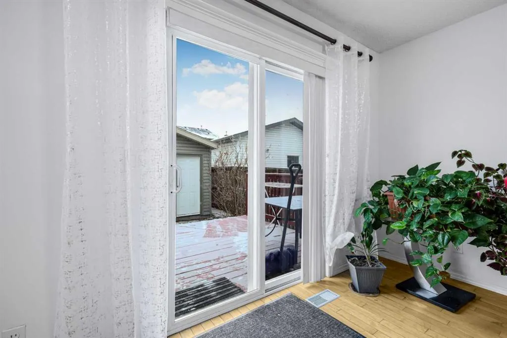 102 Evansford Grove NW