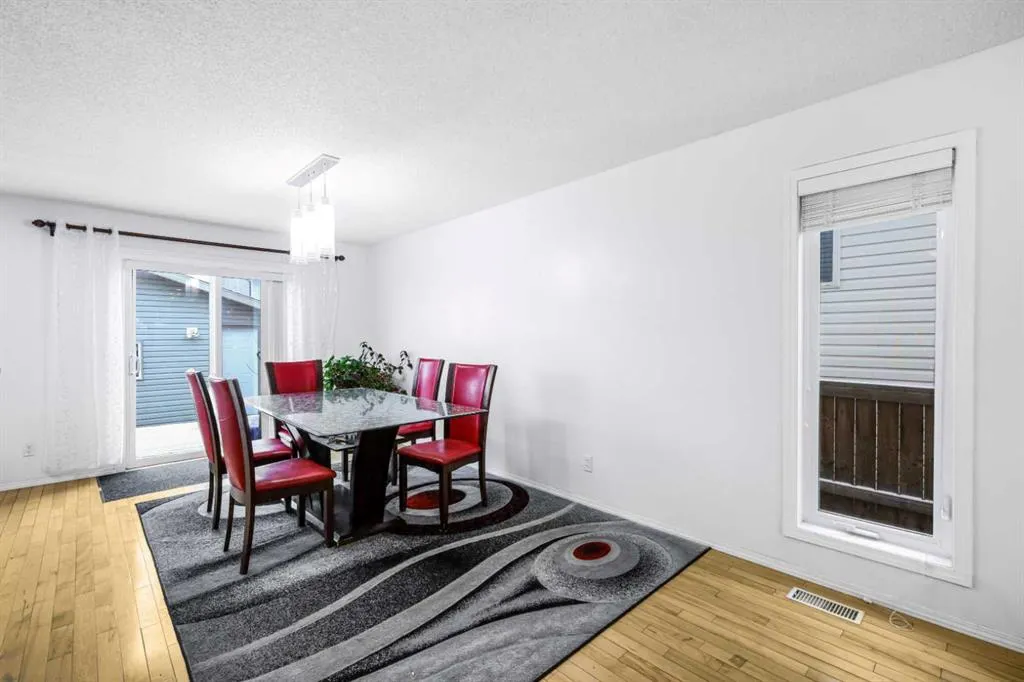 102 Evansford Grove NW