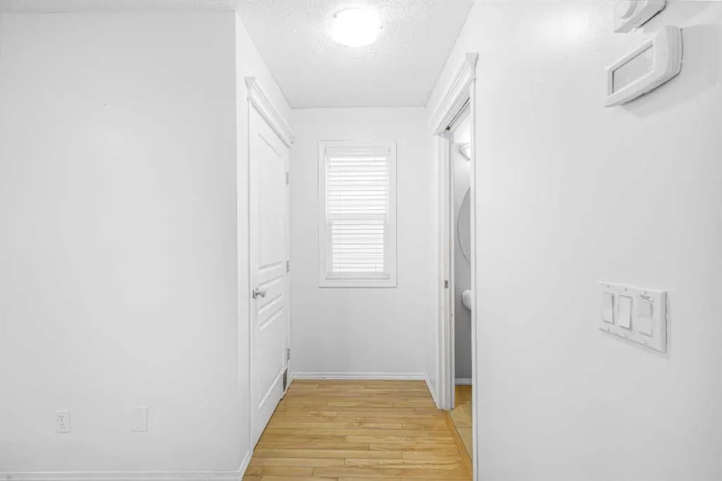 102 Evansford Grove NW