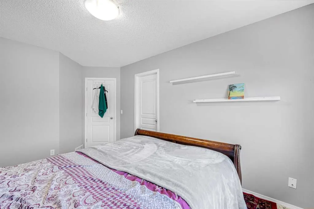 102 Evansford Grove NW