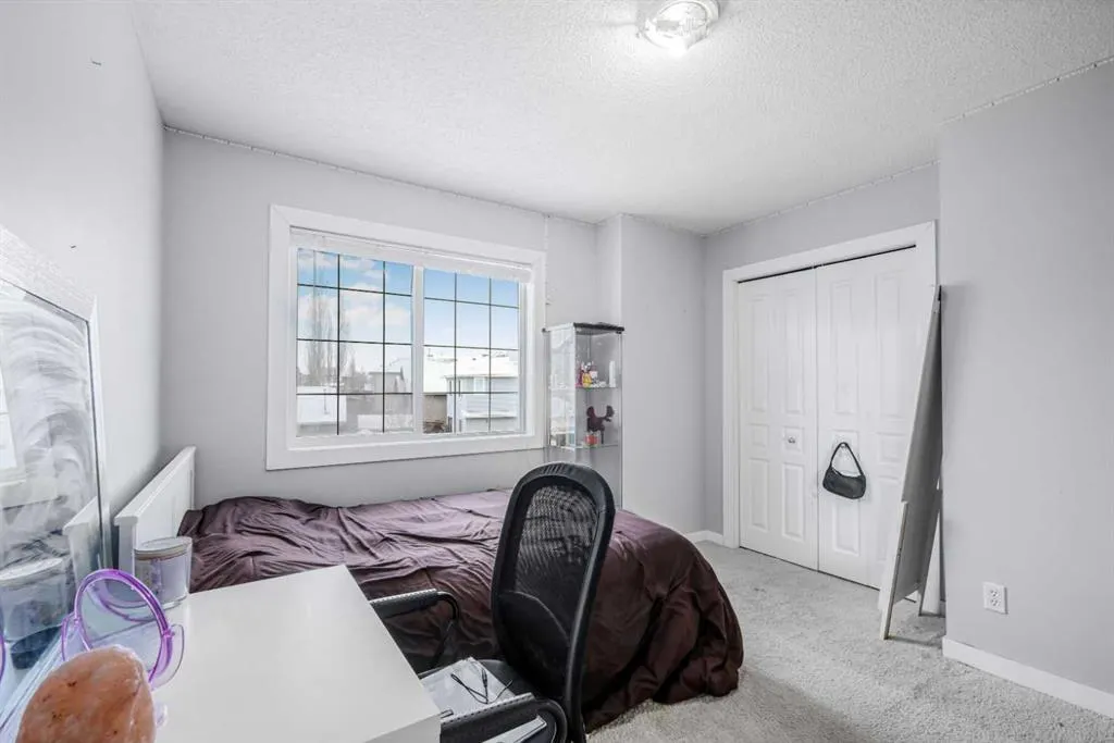102 Evansford Grove NW