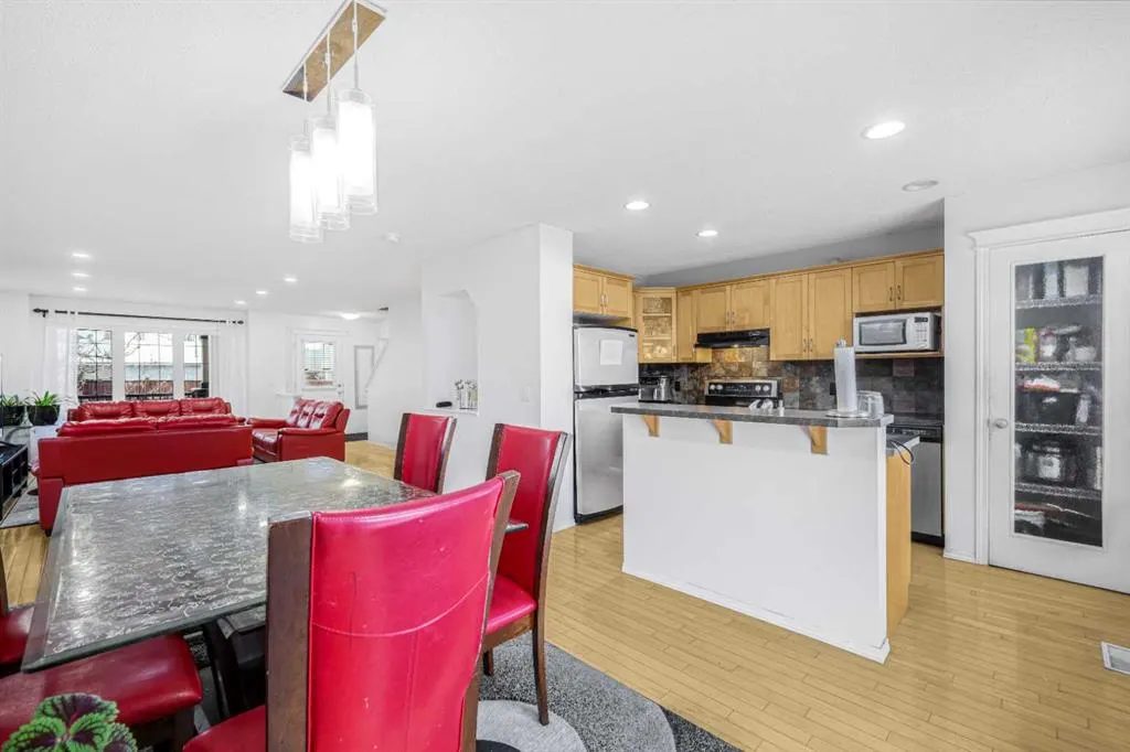 102 Evansford Grove NW