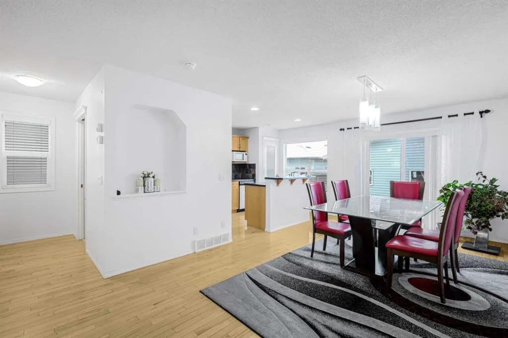 102 Evansford Grove NW