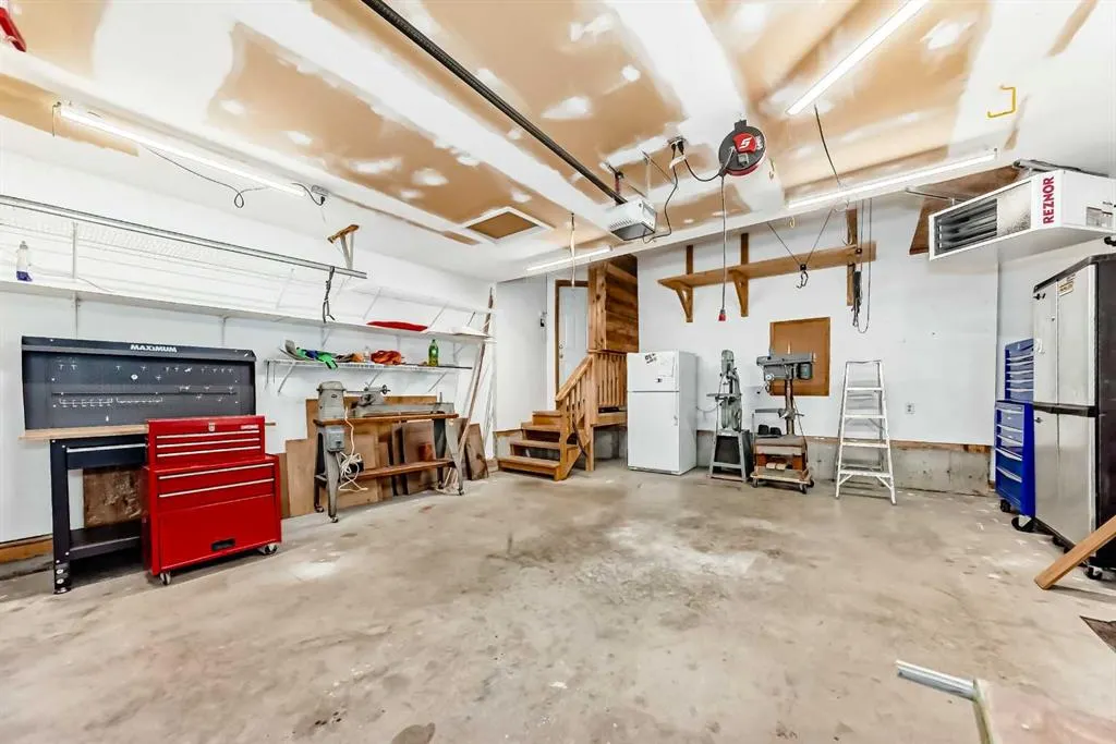 412 Highland Close
