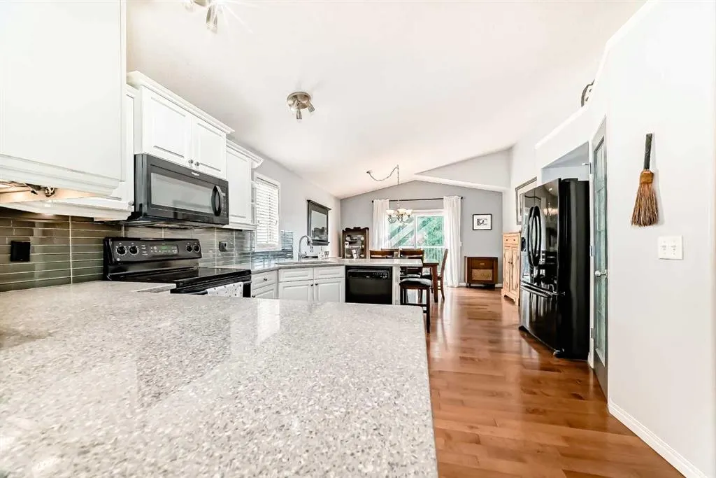 412 Highland Close