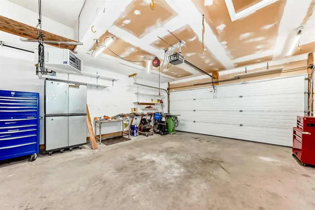 412 Highland Close